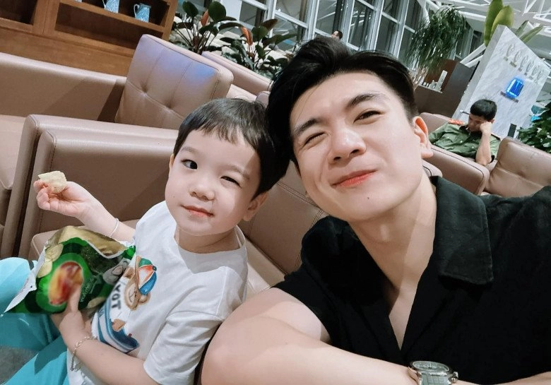 Đỗ mỹ linh bất ngờ được một bé trai gọi bằng mẹ nhóc tì là cục vàng của nhà bầu hiển vẻ ngoài tuấn tú - 13