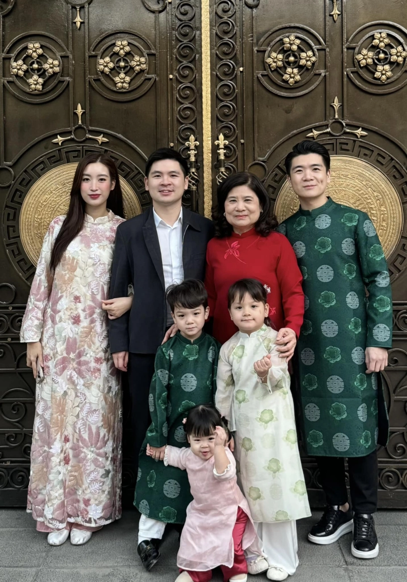 Đỗ mỹ linh bất ngờ được một bé trai gọi bằng mẹ nhóc tì là cục vàng của nhà bầu hiển vẻ ngoài tuấn tú - 15