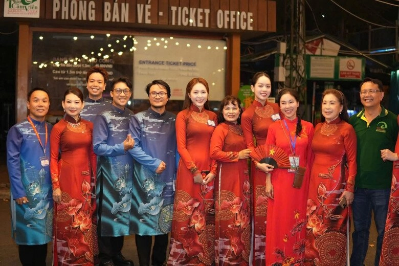 Đọ nhan sắc 3 nàng hậu xuất hiện trong lễ diễu binh không mặt hoa da phấn vẫn xao xuyến lòng người - 2