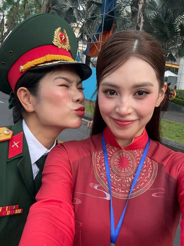 Đọ nhan sắc 3 nàng hậu xuất hiện trong lễ diễu binh không mặt hoa da phấn vẫn xao xuyến lòng người - 4