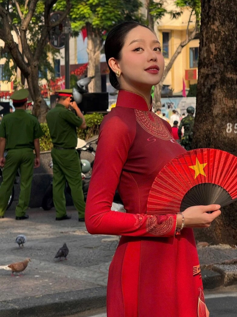 Đọ nhan sắc 3 nàng hậu xuất hiện trong lễ diễu binh không mặt hoa da phấn vẫn xao xuyến lòng người - 8