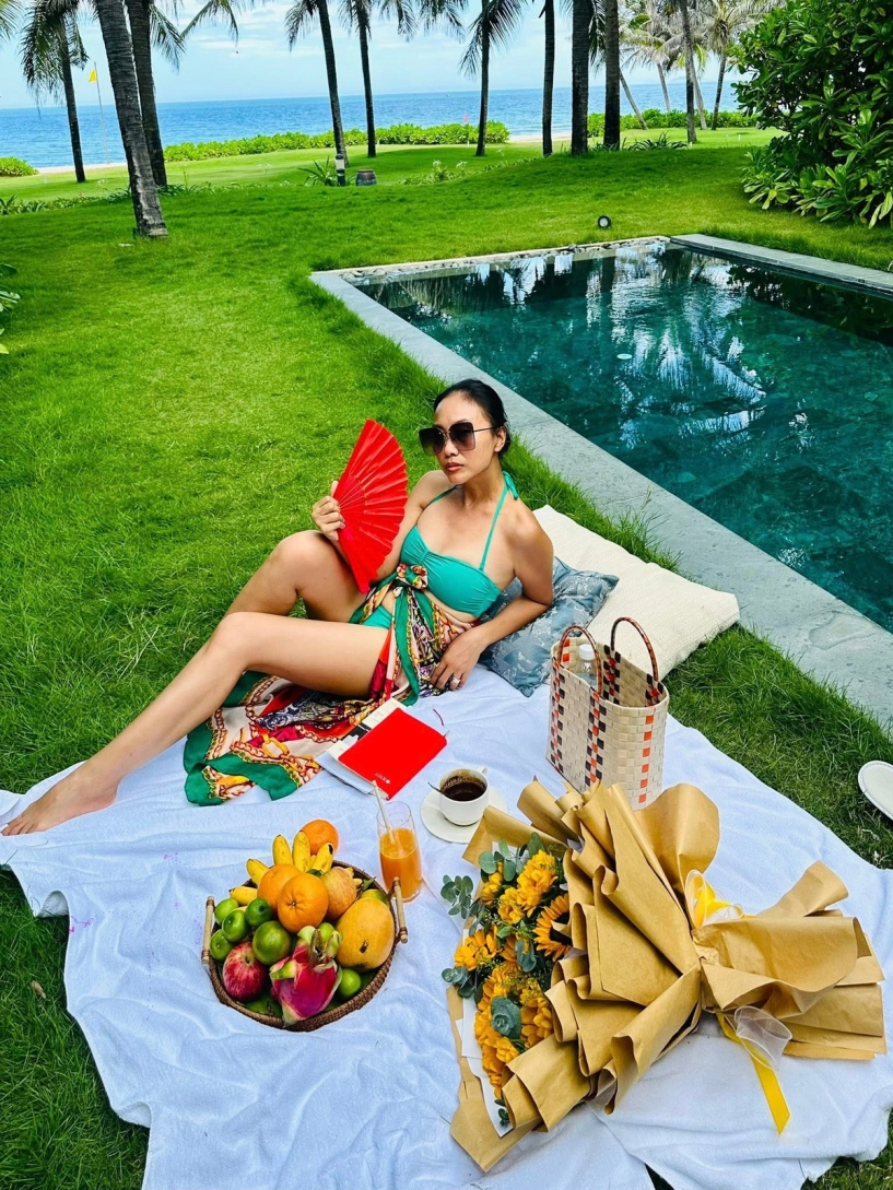 Đoan trang thả dáng ở cam ranh diện bikini tôn da nâu cực cháy - 7