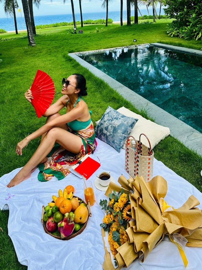 Đoan trang thả dáng ở cam ranh diện bikini tôn da nâu cực cháy - 9