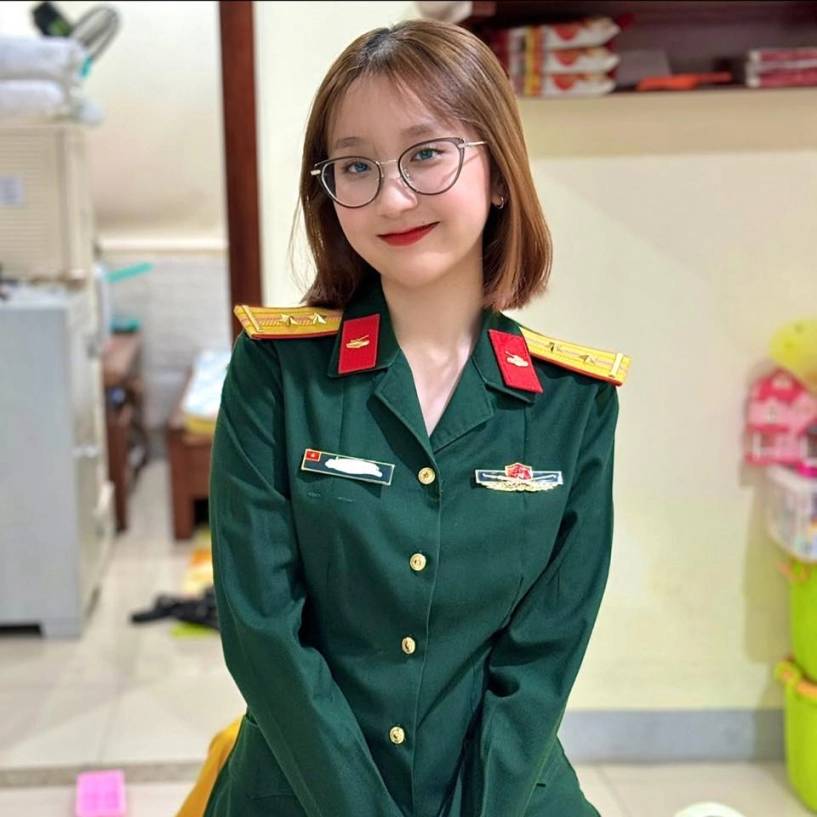 Đời thường nhí nhảnh của nữ sĩ quan quân y quê vĩnh phúc có biểu cảm gây bão mạng xã hội - 8