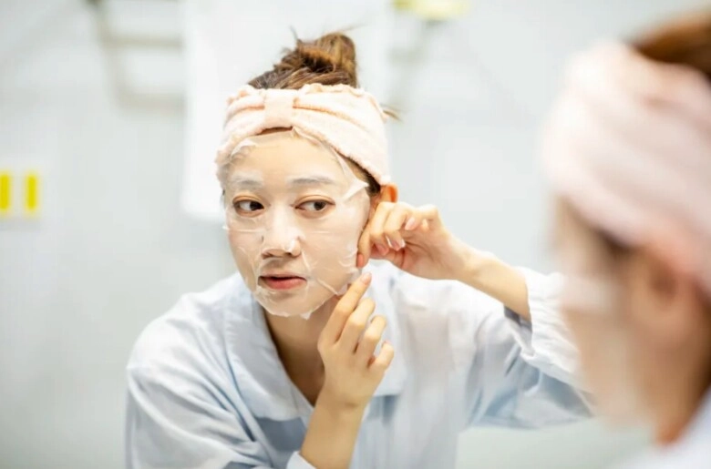 Đừng thoa tinh chất dưỡng da trực tiếp lên mặt các thẩm mỹ viện hàn làm thế này giúp trắng da xóa nhăn - 4