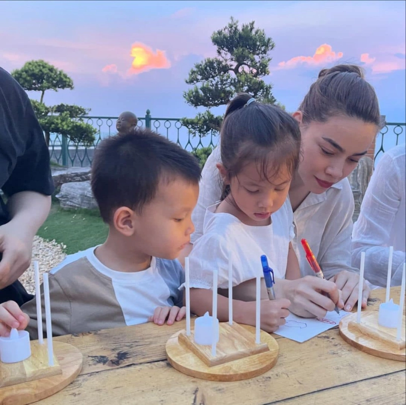 Được đích thân nữ hoàng giải trí dạy từng từ tiếng việt nay kim lý nói cực thạo lại còn biết nịnh hồ ngọc hà - 7