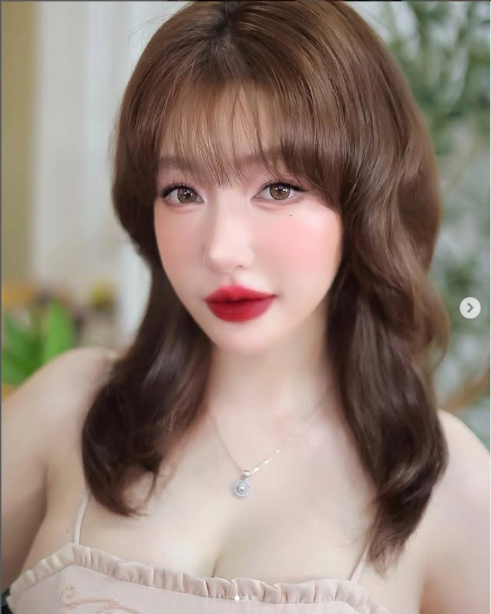 Elly trần tái xuất gây sốt với làn da trắng phát sáng - 8