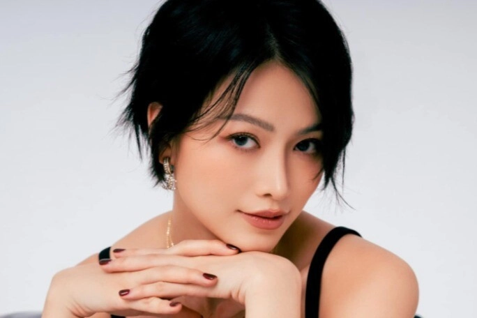 em gái ngọc trinh là hoa hậu bến tre duy nhất được ví như hoàng hậu vướng scandal thẩm mỹ nhưng giờ đẹp thuyết phục - 1