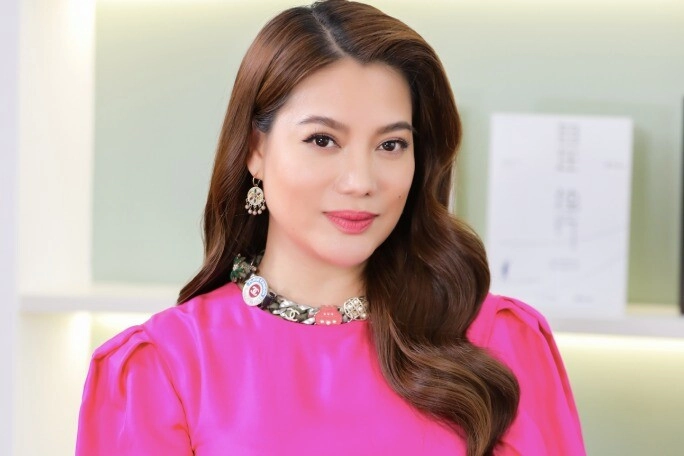 Em gái nuôi của lê công tuấn anh 16 tuổi làm hoa hậu sau thành bà trùm làng hương sắc đẹp quyến rũ ở tuổi u50 - 1