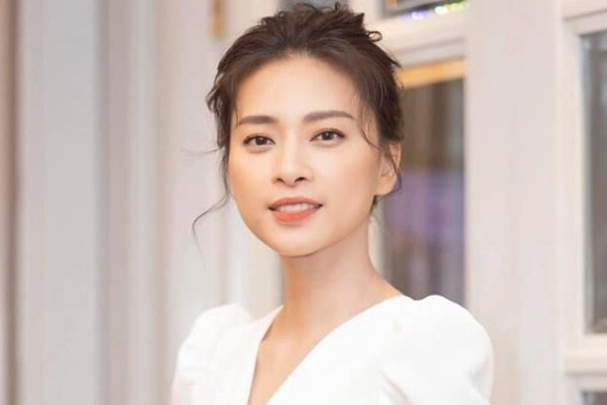 Em gái nuôi của lê công tuấn anh 16 tuổi làm hoa hậu sau thành bà trùm làng hương sắc đẹp quyến rũ ở tuổi u50 - 3