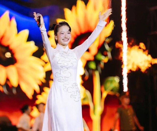em xinh duy nhất được biểu diễn trong concert quốc gia từng là thượng úy giọng hát không hề lép vế trước tùng dương - 1