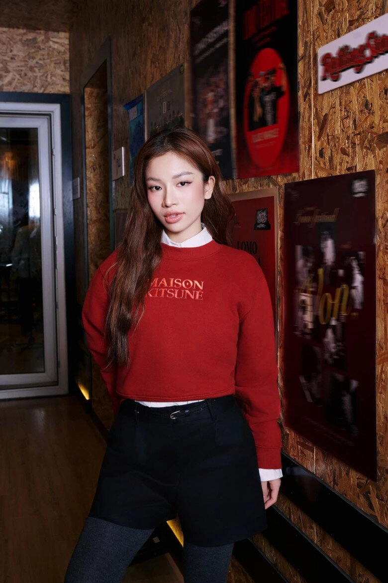em xinh duy nhất được biểu diễn trong concert quốc gia từng là thượng úy giọng hát không hề lép vế trước tùng dương - 11