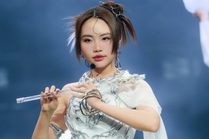 em xinh say hi được đặc cách vào quân đội mang hàm thượng úy vẫn xuất ngũ từng chui đầu vào tủ lạnh vì trầm cảm - 2