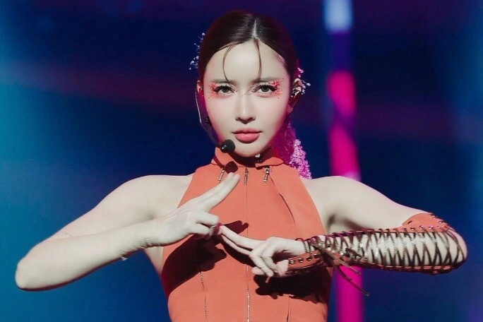 em xinh say hi được đặc cách vào quân đội mang hàm thượng úy vẫn xuất ngũ từng chui đầu vào tủ lạnh vì trầm cảm - 4