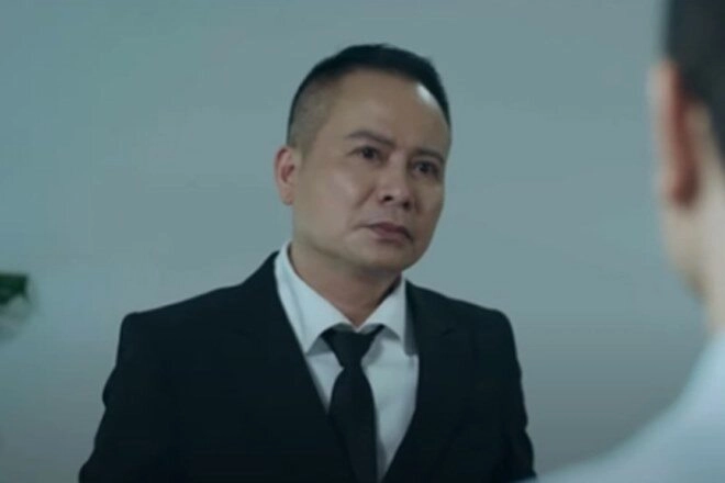 Gã môi giới trong quỳnh búp bê có bố ruột là ông đầu bạc đáng kính làng phim nhìn không ai nghĩ là cha con - 2