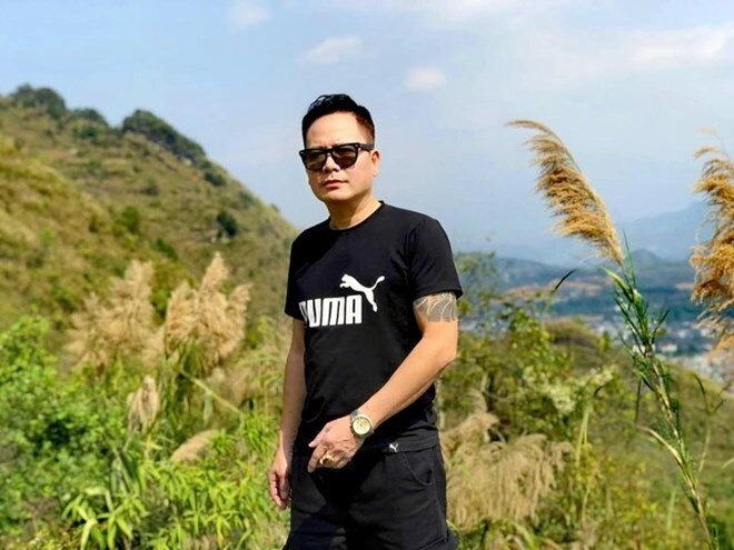Gã môi giới trong quỳnh búp bê có bố ruột là ông đầu bạc đáng kính làng phim nhìn không ai nghĩ là cha con - 8