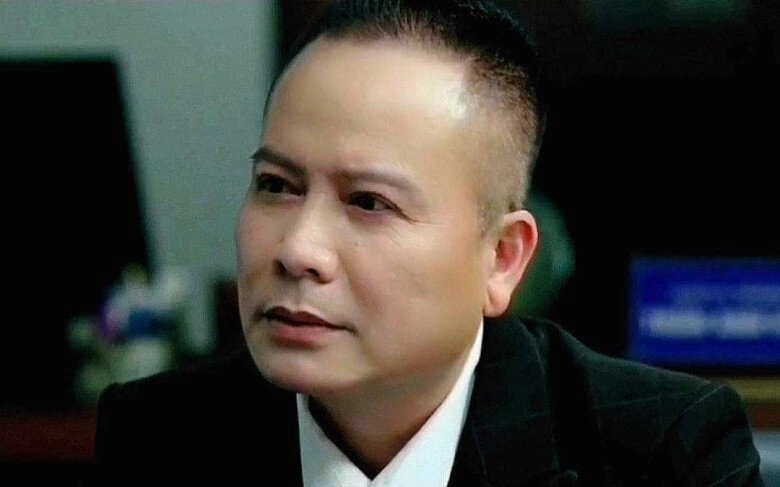 Gã môi giới trong quỳnh búp bê có bố ruột là ông đầu bạc đáng kính làng phim nhìn không ai nghĩ là cha con - 11