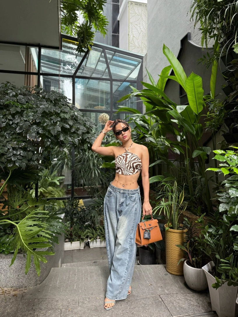 Gái ba con phương trinh jolie lộ cơ bụng đẹp như tạc tượng - 1