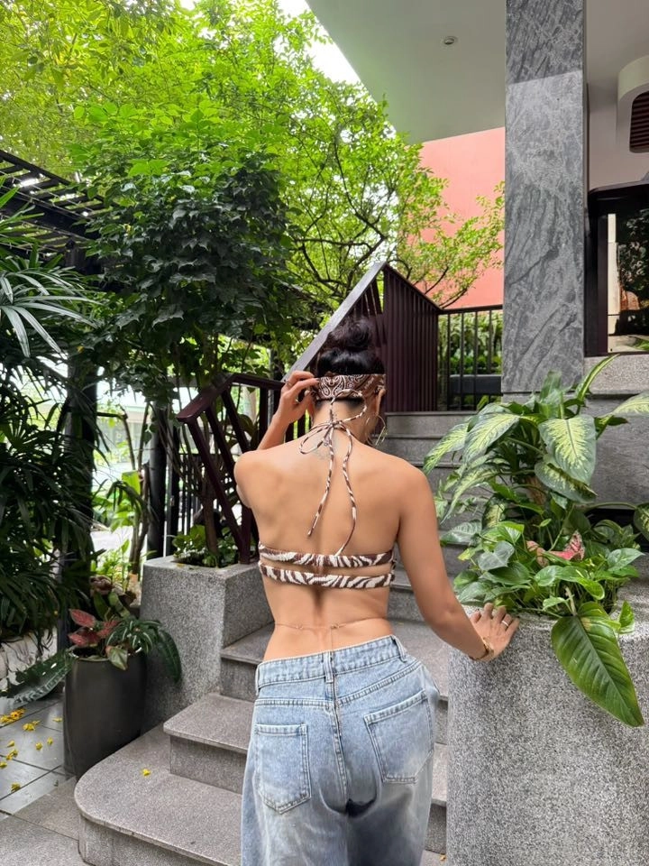 Gái ba con phương trinh jolie lộ cơ bụng đẹp như tạc tượng - 4