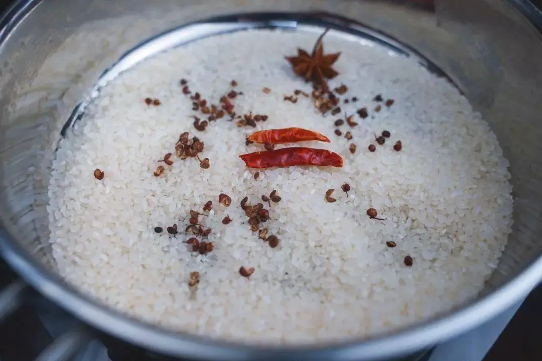 Gạo bị mọt đừng đem phơi nắng nữa hãy thử 4 mẹo này chỉ cần đặt một chút vào bao gạo cả năm không lo sâu mọt - 4