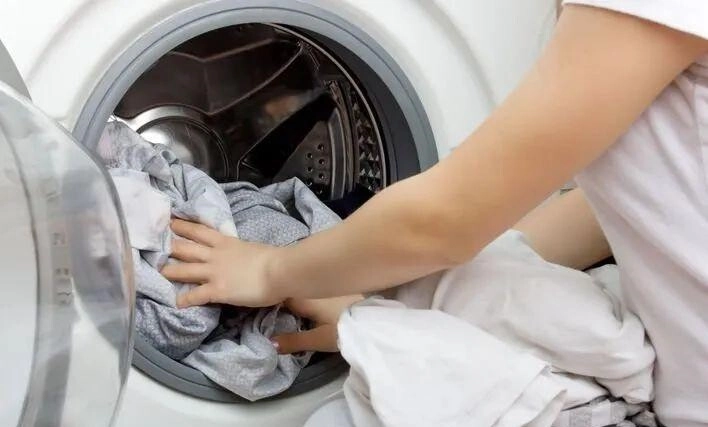 Giặt quần áo bằng nước nóng hay nước lạnh sẽ hiệu quả hơn 10 người thì 9 người trả lời sai - 3