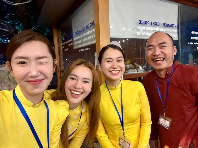 Giới nghệ sĩ kê bạt ngủ trên phố xuyên đêm chờ xem tổng duyệt diễu binh - 4