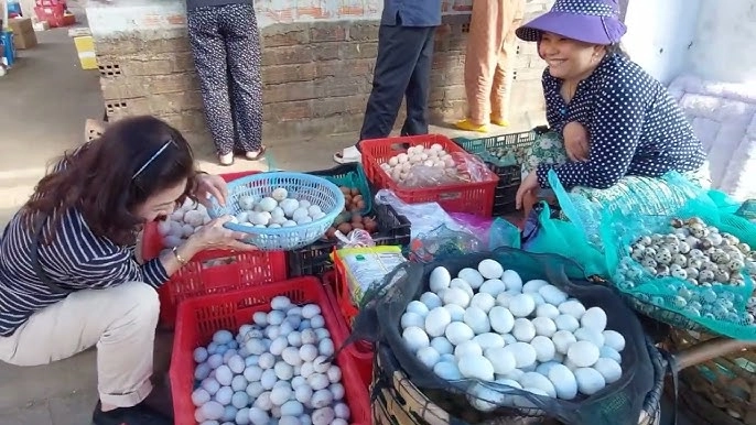 Giữa lòng bình định có khu chợ bán hải sản siêu rẻ tồn tại gần 200 năm vẫn đông khách bậc nhất - 3