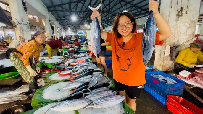Giữa lòng bình định có khu chợ bán hải sản siêu rẻ tồn tại gần 200 năm vẫn đông khách bậc nhất - 4