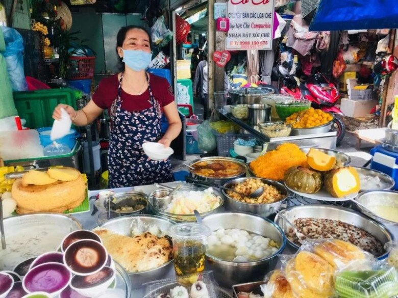 Giữa lòng sài gòn có khu chợ đặc biệt vừa là thiên đường ẩm thực của giới trẻ vừa bán một sản phẩm đặc biệt khác - 4