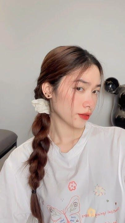 Gợi ý 5 kiểu tóc vừa mát mẻ vừa tôn dáng mặt chị em đi xem diễu binh 304 không lo nắng nóng làm đầu bết - 4