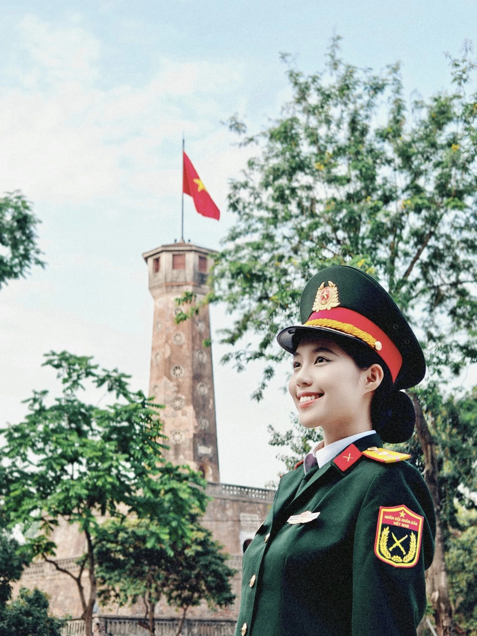 Gu ăn mặc của á hậu việt nam là thiếu úy quân đội thanh lịch chuẩn mực và đậm dấu ấn nữ quân nhân đáng tự hào - 9