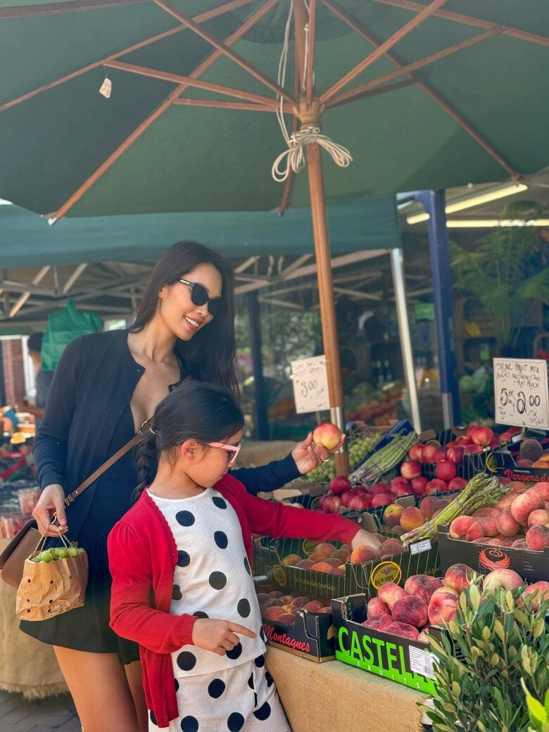 Hà anh nai lưng bù đầu khi đưa con về quê chồng ở anh 2 con lai tây góp nhặt nét đẹp của bố mẹ - 5