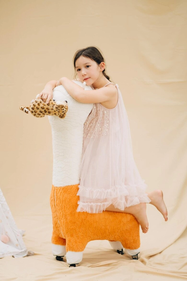 Hà anh nai lưng bù đầu khi đưa con về quê chồng ở anh 2 con lai tây góp nhặt nét đẹp của bố mẹ - 10