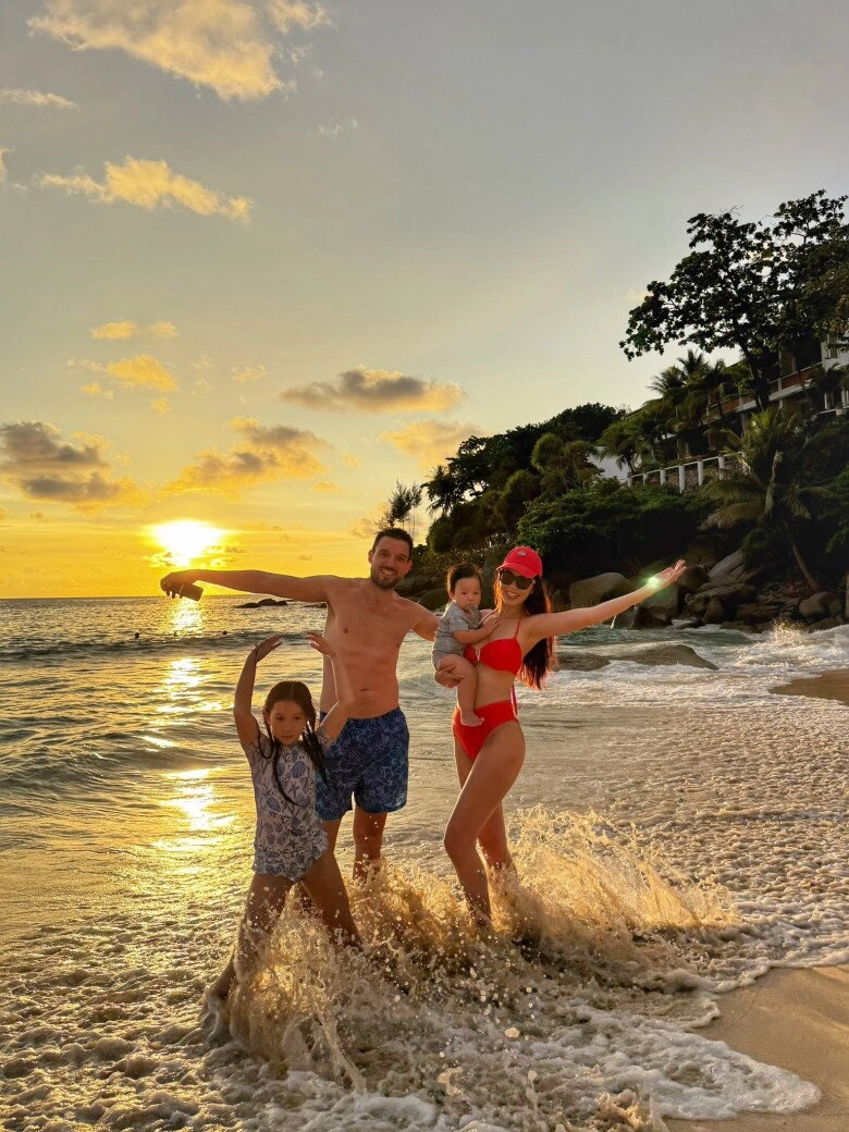 Hà anh nai lưng bù đầu khi đưa con về quê chồng ở anh 2 con lai tây góp nhặt nét đẹp của bố mẹ - 12