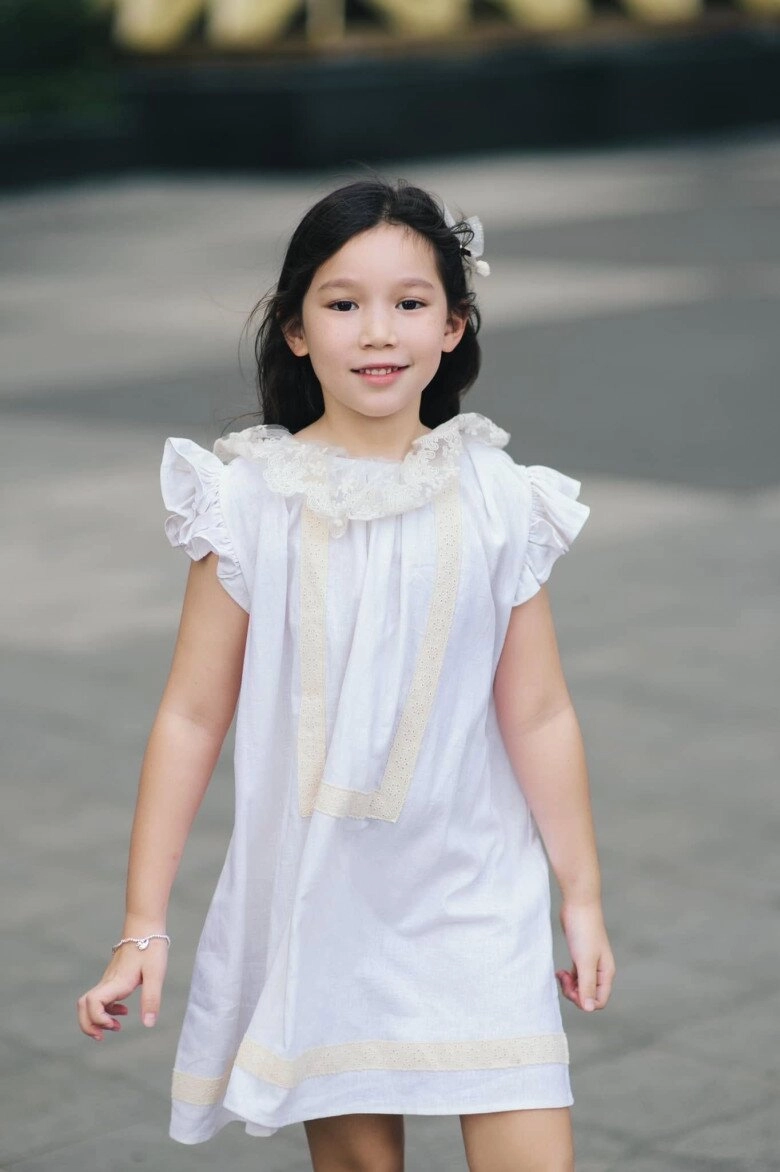 Hà anh sĩ vì quý tử được một trong những hoa hậu hoàn vũ đẹp nhất lịch sử bế nhóc tì biểu cảm như búp bê - 11
