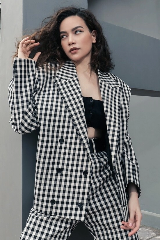 Hà hồ và 6 item thời trang không thể thiếu từ nữ hoàng thảm đỏ đến biểu tượng street style thứ cuối cùng siêu đắt giá - 3