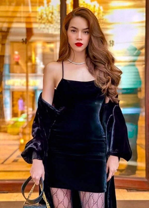 Hà hồ và 6 item thời trang không thể thiếu từ nữ hoàng thảm đỏ đến biểu tượng street style thứ cuối cùng siêu đắt giá - 13