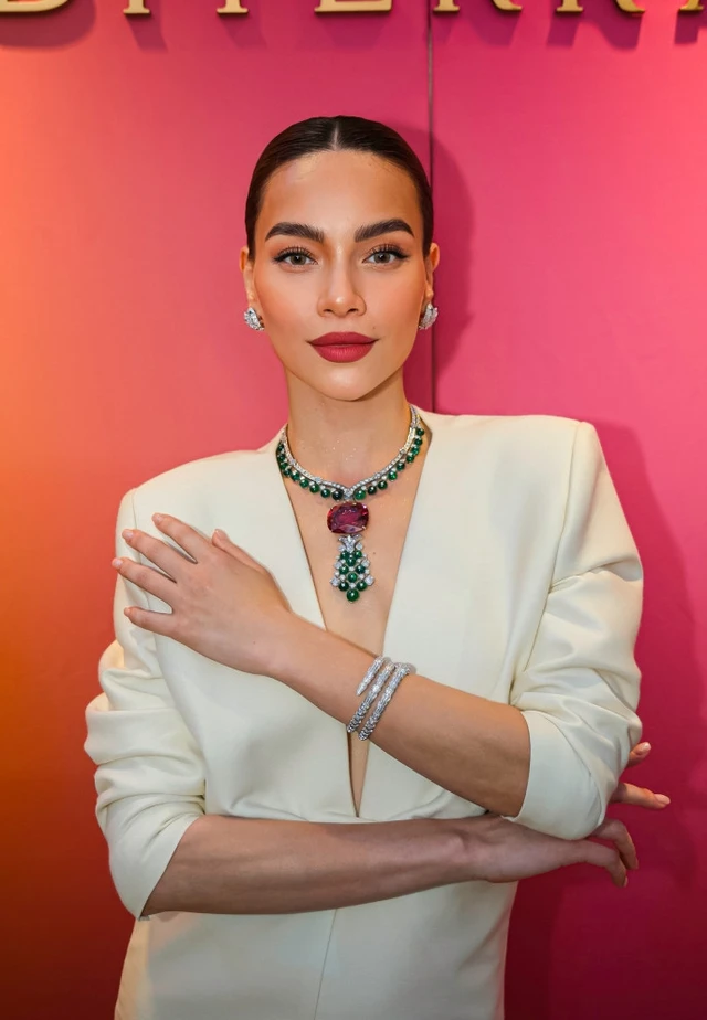 Hà hồ và 6 item thời trang không thể thiếu từ nữ hoàng thảm đỏ đến biểu tượng street style thứ cuối cùng siêu đắt giá - 24