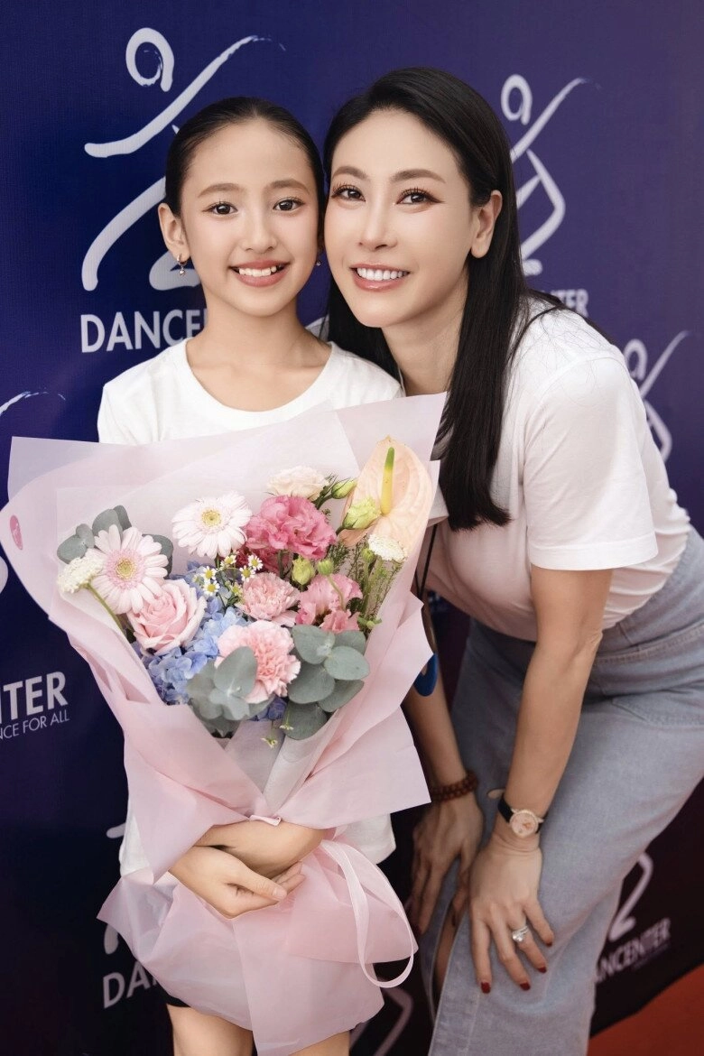 Hà kiều anh dự sự kiện danh giá bậc nhất nước anh khoe quý tử 17 tuổi lịch lãm hiện đã cao vượt mẹ - 10