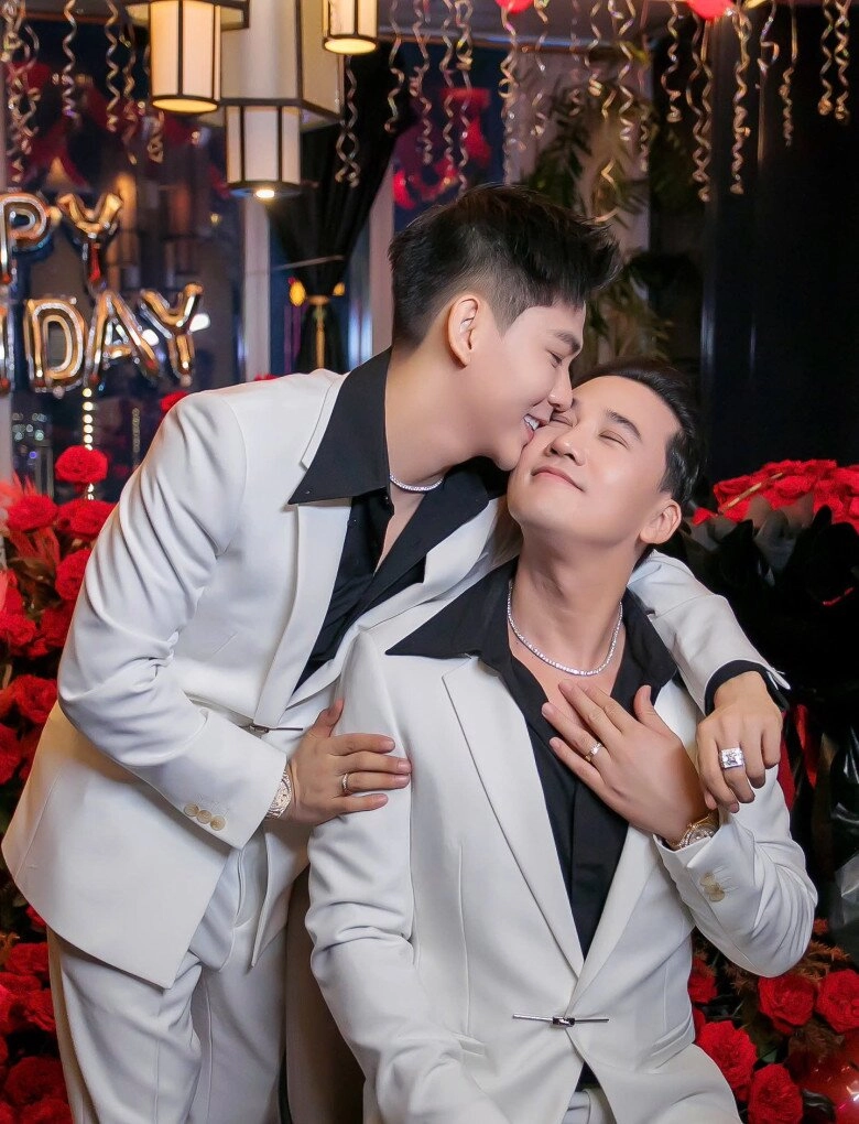 Hà trí quang được thanh đoàn tặng vòng cổ kim cương ngọt ngào thân mật với bạn đời trong ngày sinh nhật - 5