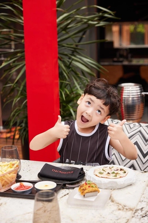 Hai con đáng yêu của á hậu tú anh và chồng trẻ - 6