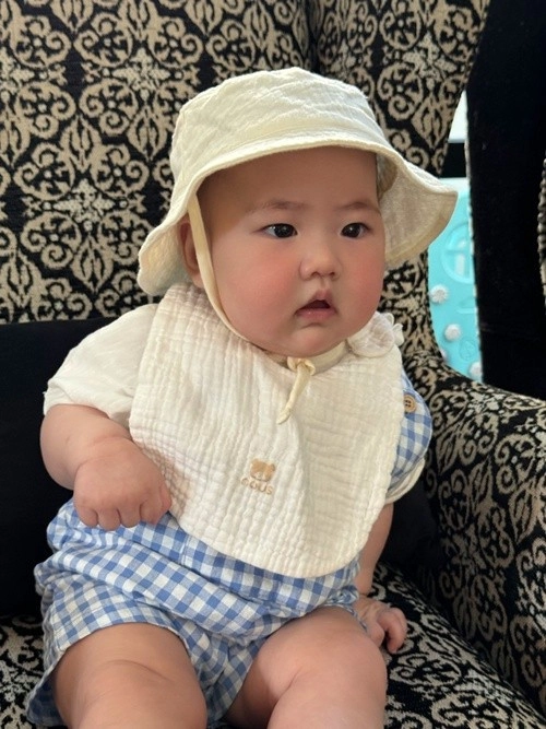 Hai con đáng yêu của á hậu tú anh và chồng trẻ - 10