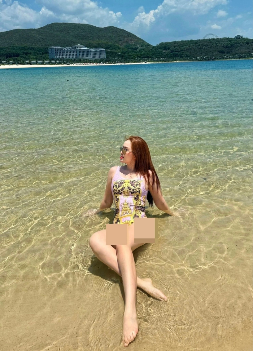 Hai công chúa bảo thy - khổng tú quỳnh diện bikini khoe dáng quyến rũ - 2