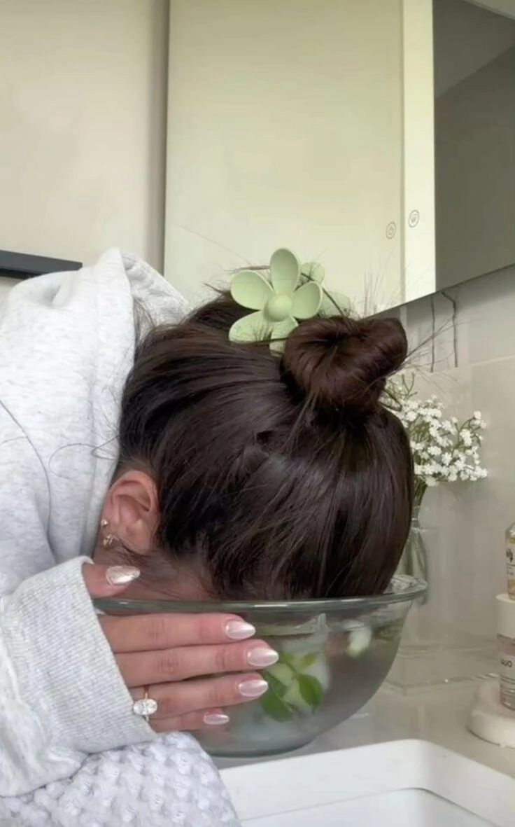 Hailey bieber hút 3 triệu lượt xem chỉ trong 21 giây với cách làm căng da tại nhà hiệu quả không ngờ - 3