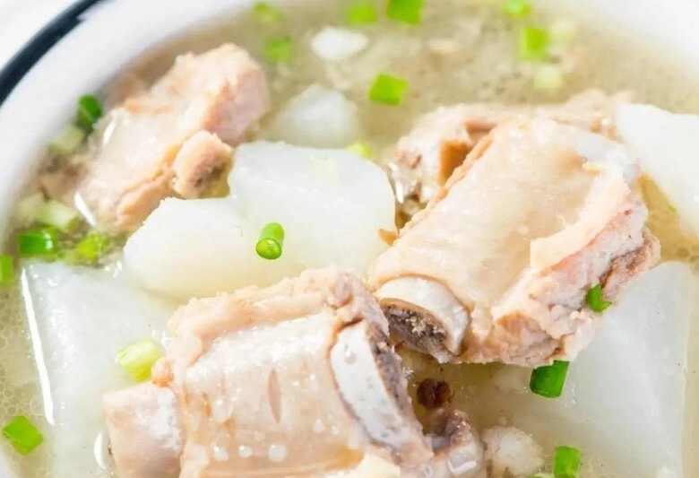 Hầm sườn người thì chần nước người thì hầm trực tiếp đầu bếp nói cả hai đều sai đây mới là cách đúng - 1