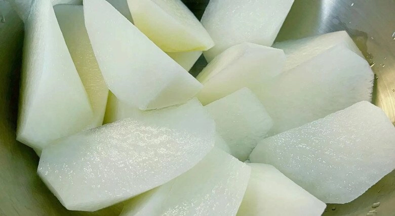 Hầm sườn người thì chần nước người thì hầm trực tiếp đầu bếp nói cả hai đều sai đây mới là cách đúng - 4