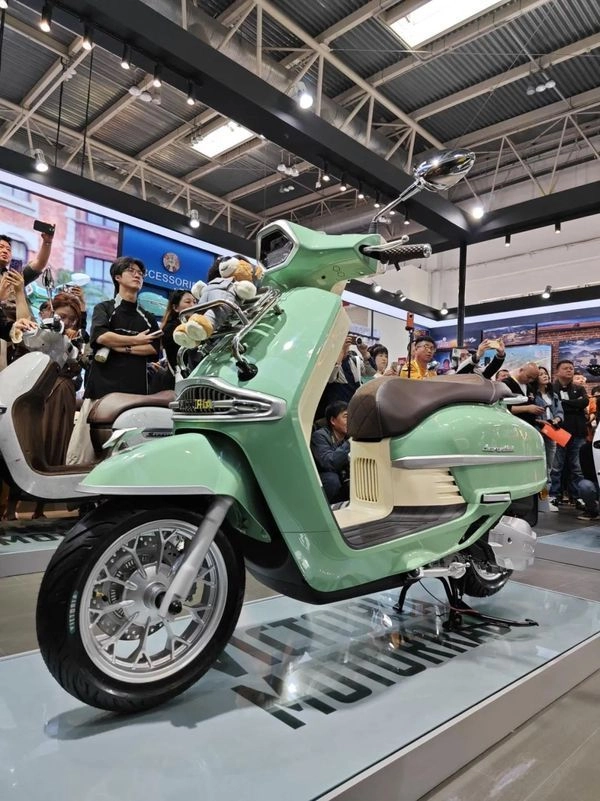 Hãng xe máy hơn 100 tuổi của đức vừa ra mắt mẫu xe ga 150cc mới có giá bán chỉ 42 triệu đồng - 2