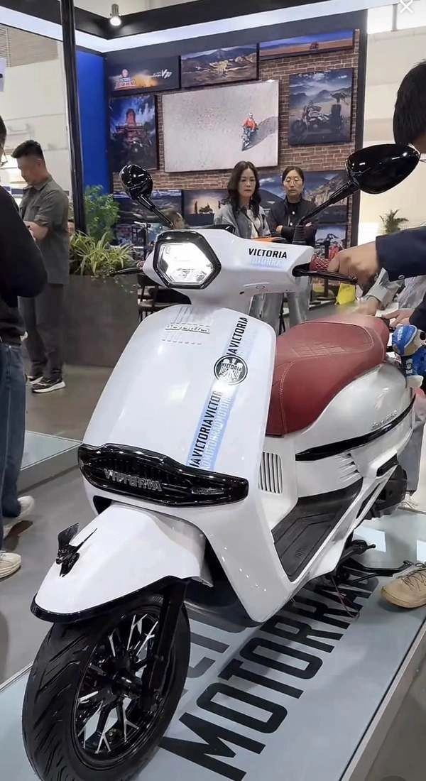 Hãng xe máy hơn 100 tuổi của đức vừa ra mắt mẫu xe ga 150cc mới có giá bán chỉ 42 triệu đồng - 4