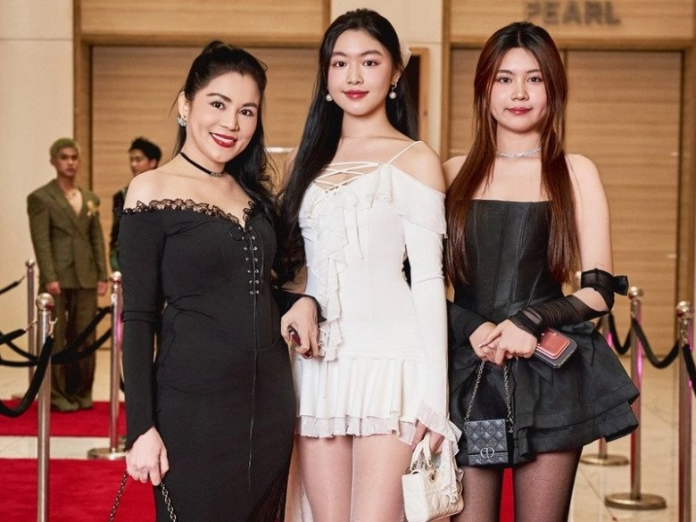 Mẹ ruột mc quyền linh viên mãn tuổi xế chiều được 2 cháu gái xinh chăm lo con trai nổi tiếng xây nhà báo hiếu - 13