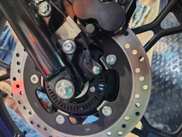 Hình ảnh thực tế của suzuki gn125 abs 2025 vừa có mặt tại đại lý cổ điển nhưng không lỗi thời - 9